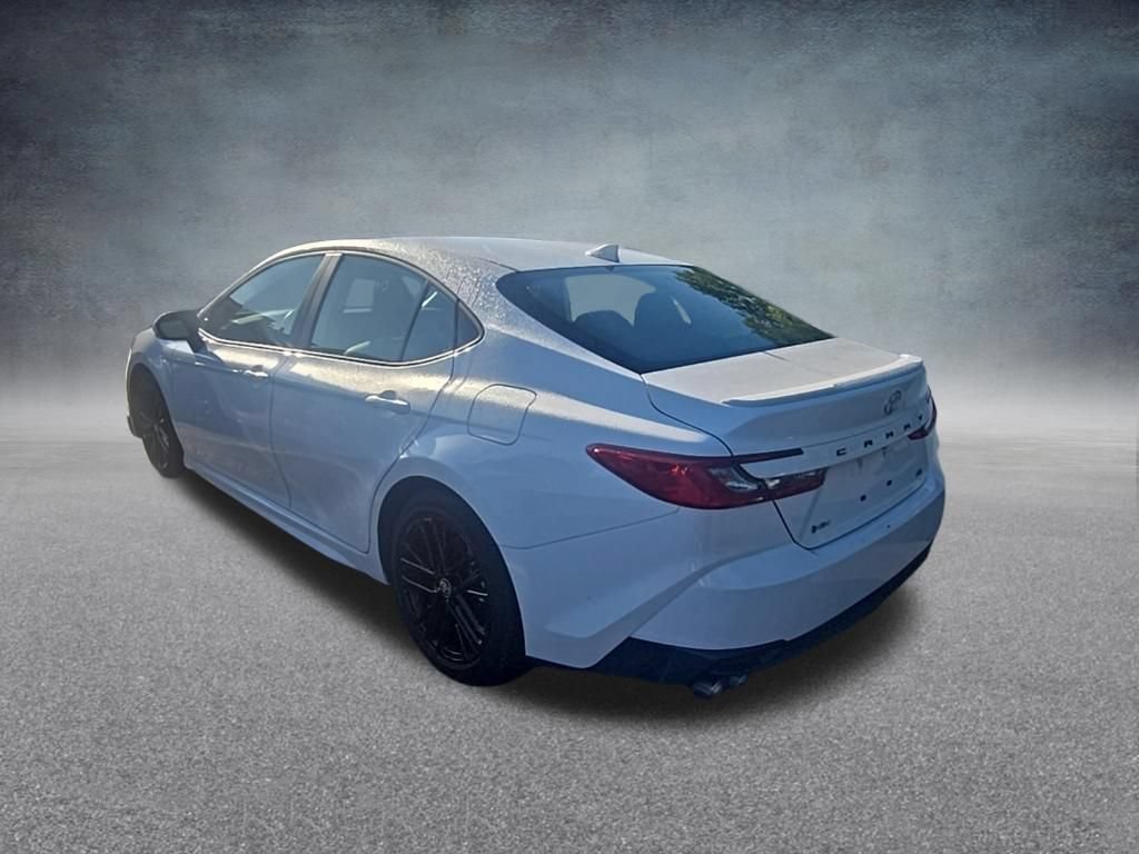 Used 2025 Toyota Camry SE FWD image 4