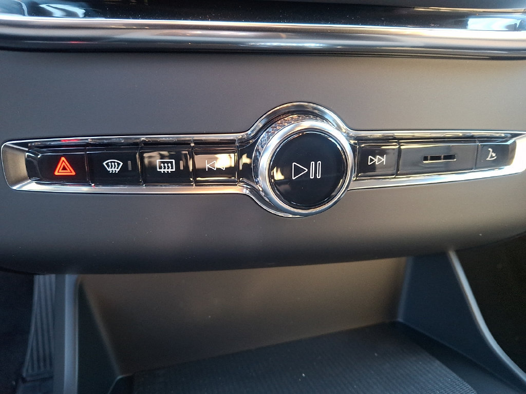 New 2027 Volvo XC90 B6 Plus AWD/4WD image 13