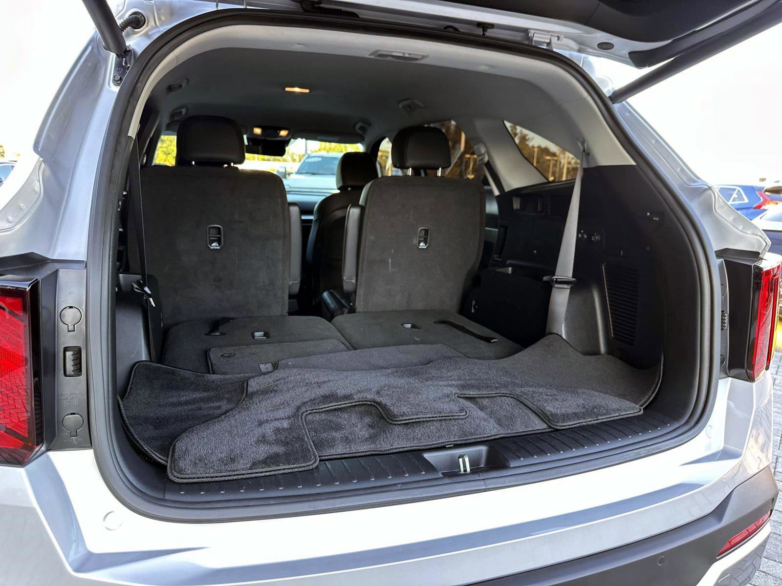 Used 2025 Kia Sorento EX image 10