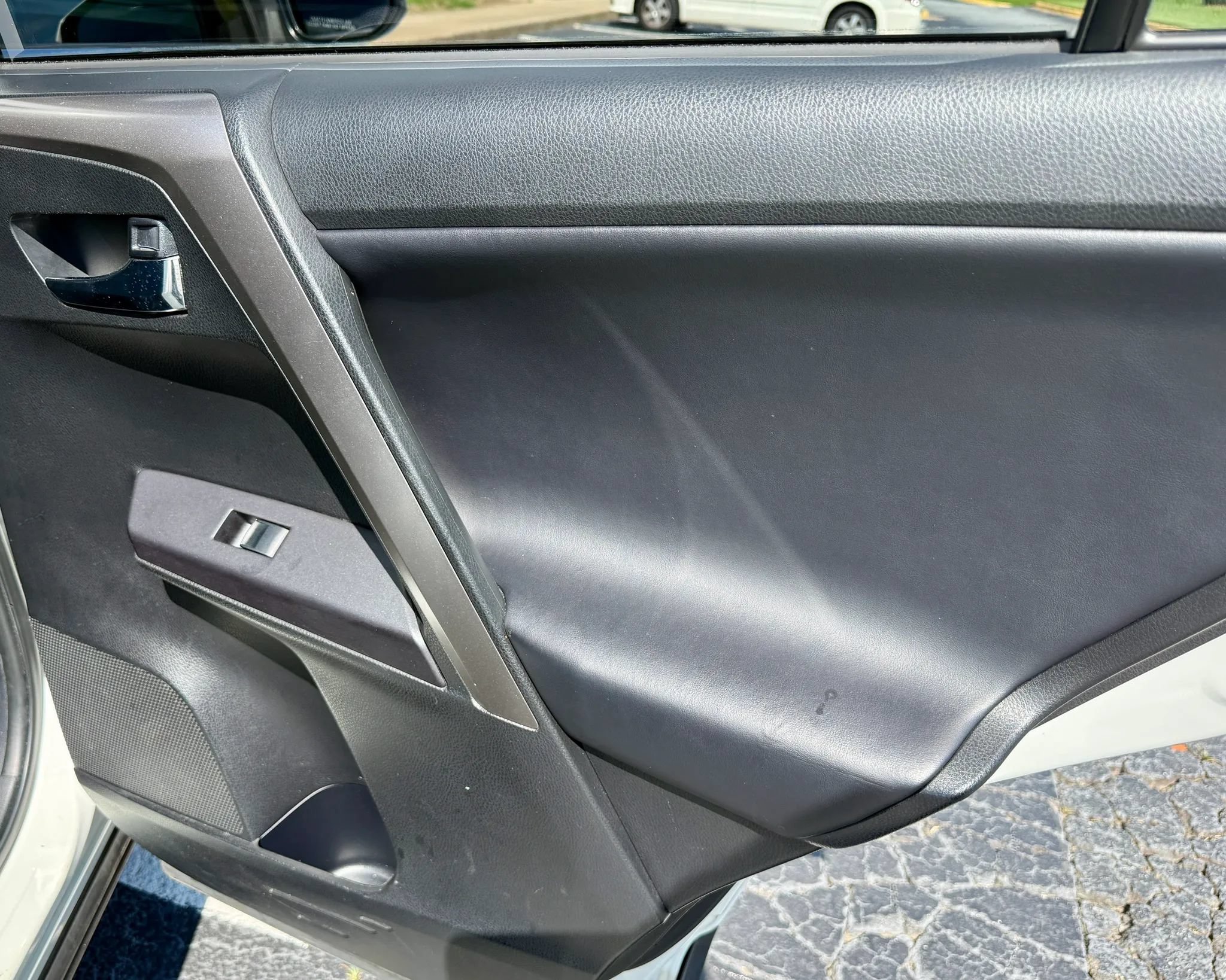 Used 2018 Toyota RAV4 XLE FWD image 23