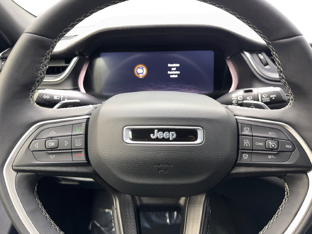 Used 2025 Jeep Grand Cherokee Altitude RWD image 58