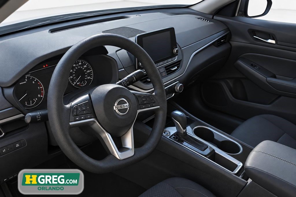 Used 2024 Nissan Altima 2.5 SV FWD image 10