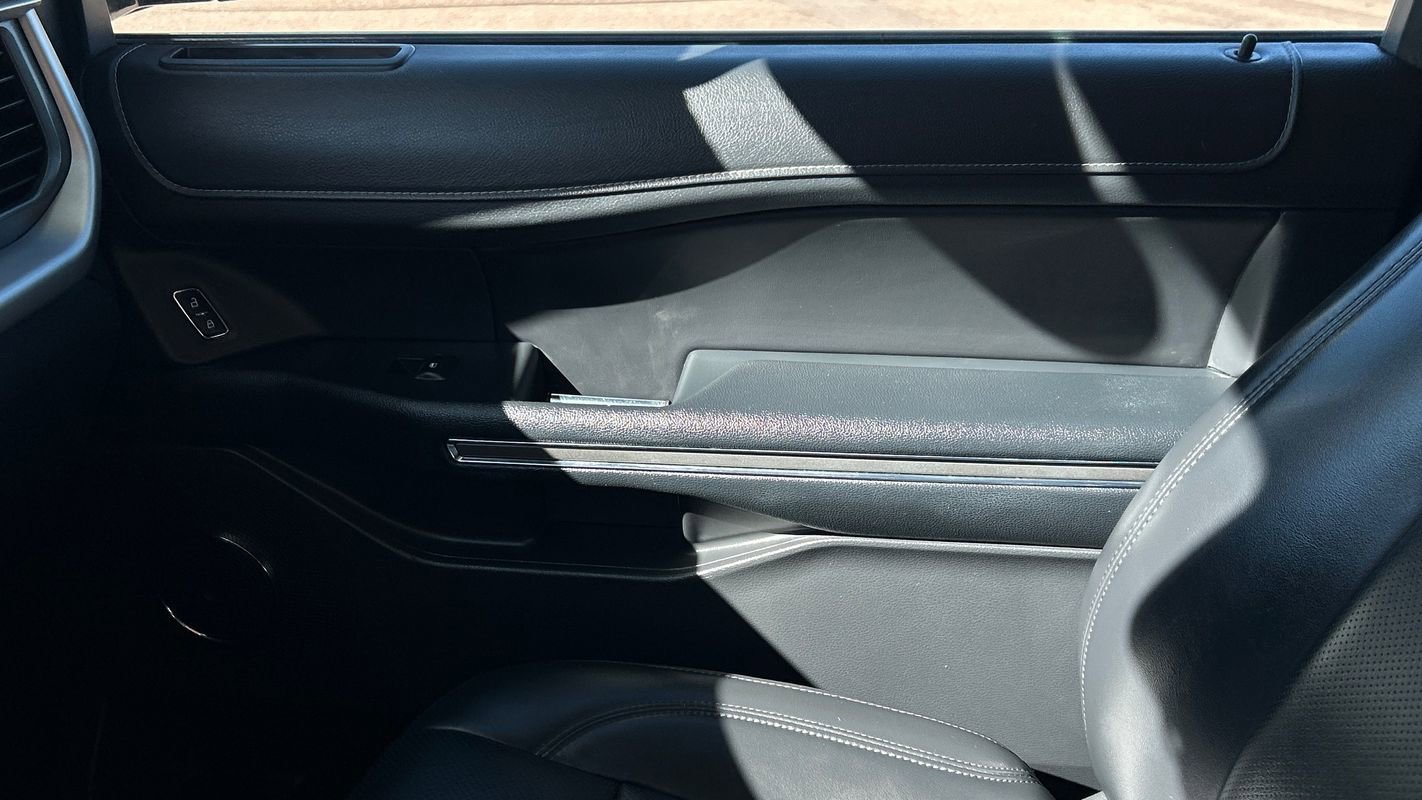 Used 2023 Ford Expedition XLT AWD/4WD image 25