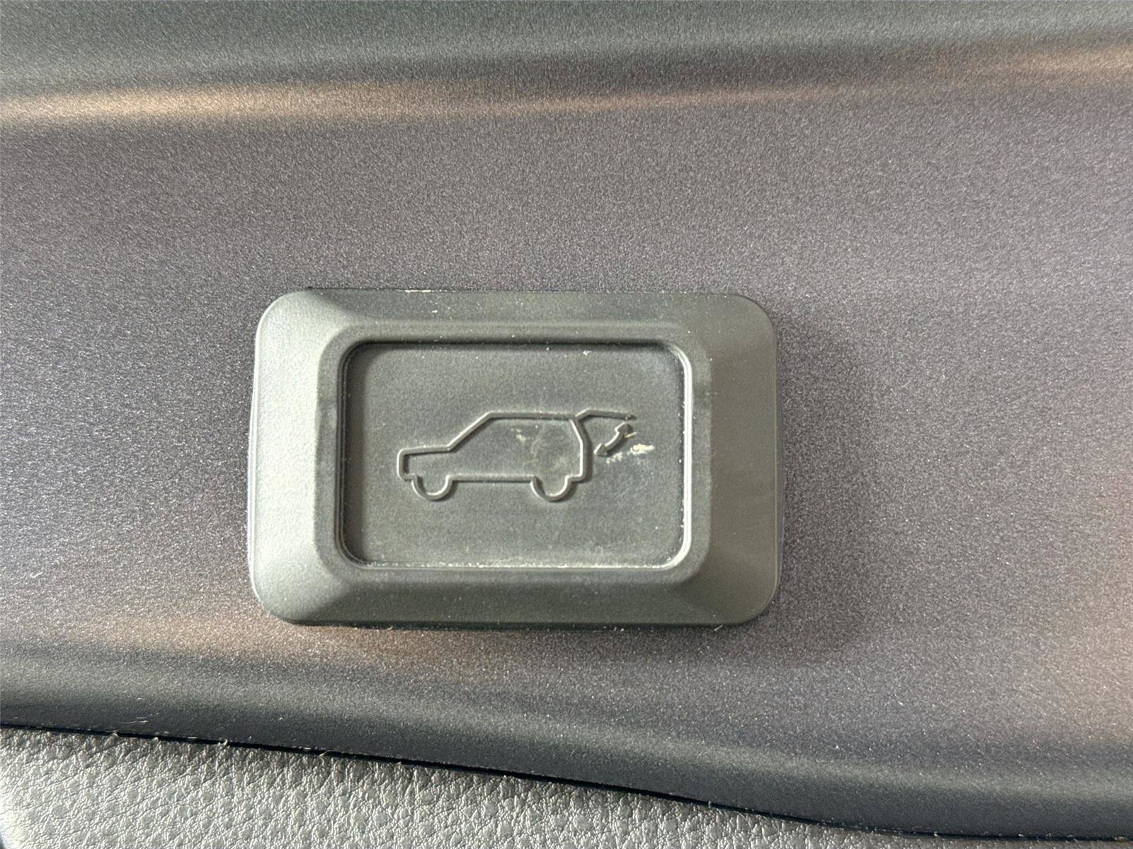 Certified 2020 Toyota RAV4 XLE Premium image 40