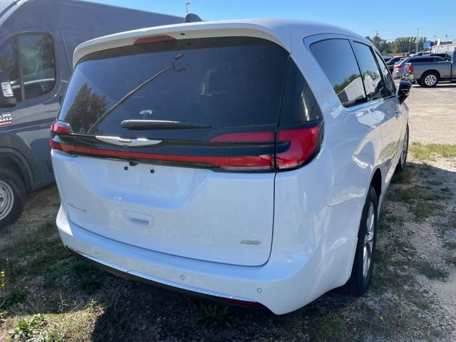 New 2026 Chrysler Pacifica Select image 7