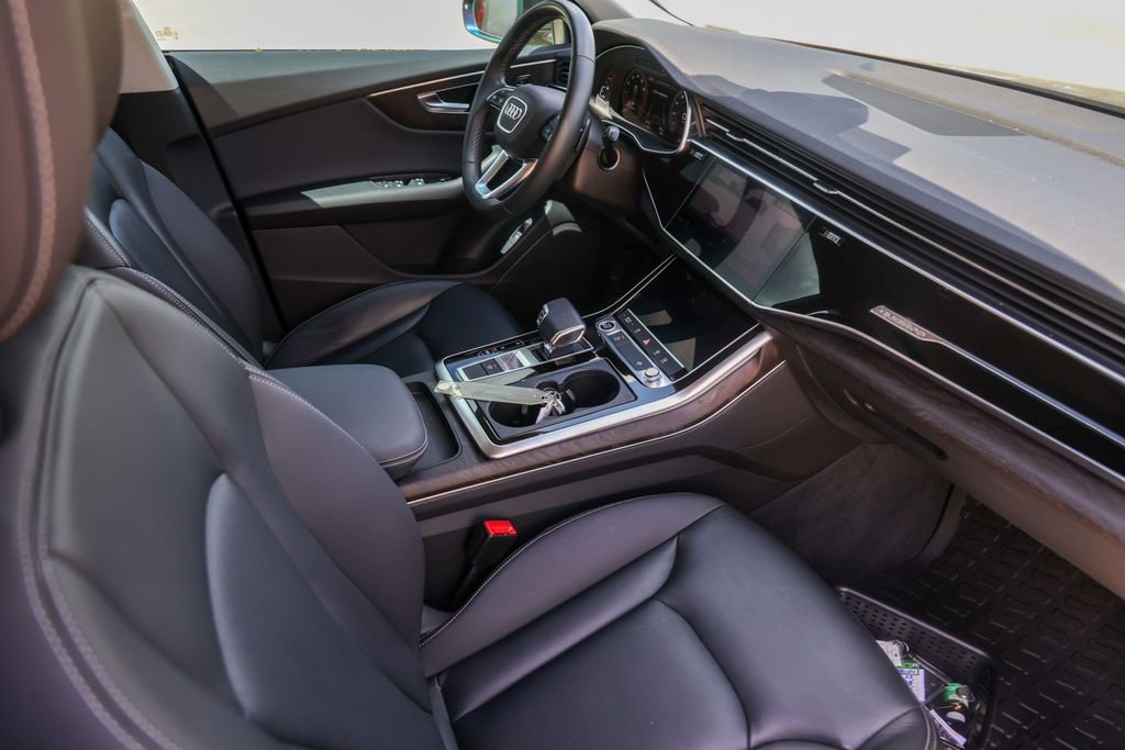 Used 2022 Audi Q8 Premium image 28