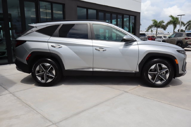 Used 2025 Hyundai Tucson SEL FWD image 2