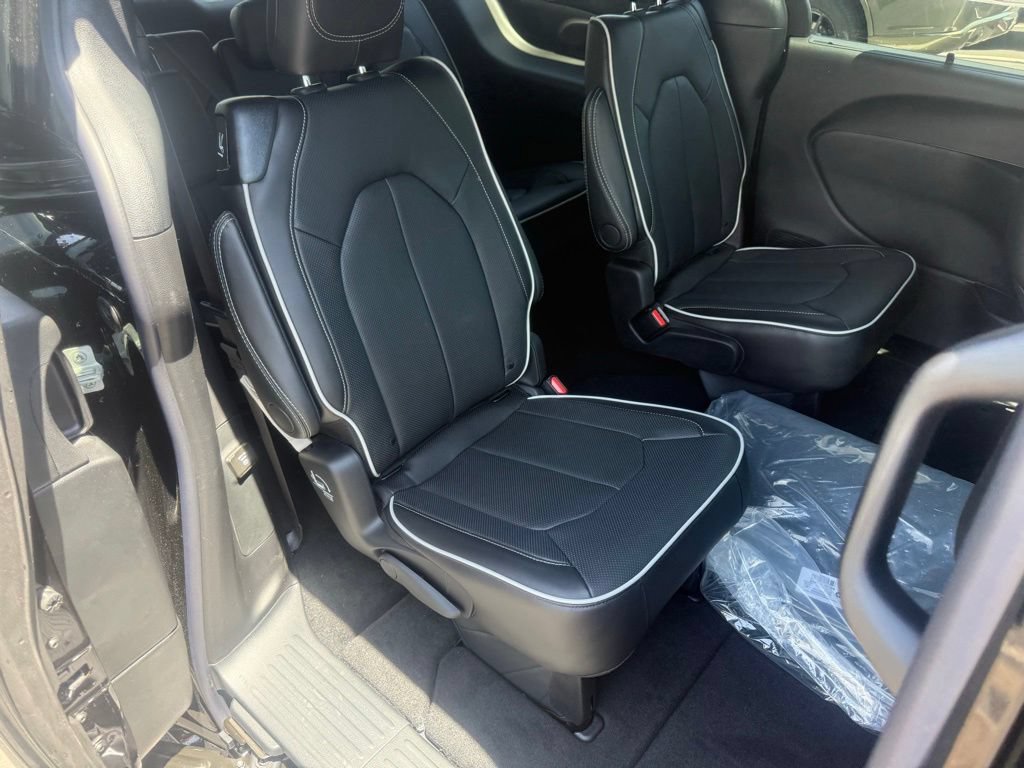 New 2027 Chrysler Pacifica Limited w/ Family Tech Group FWD image 53