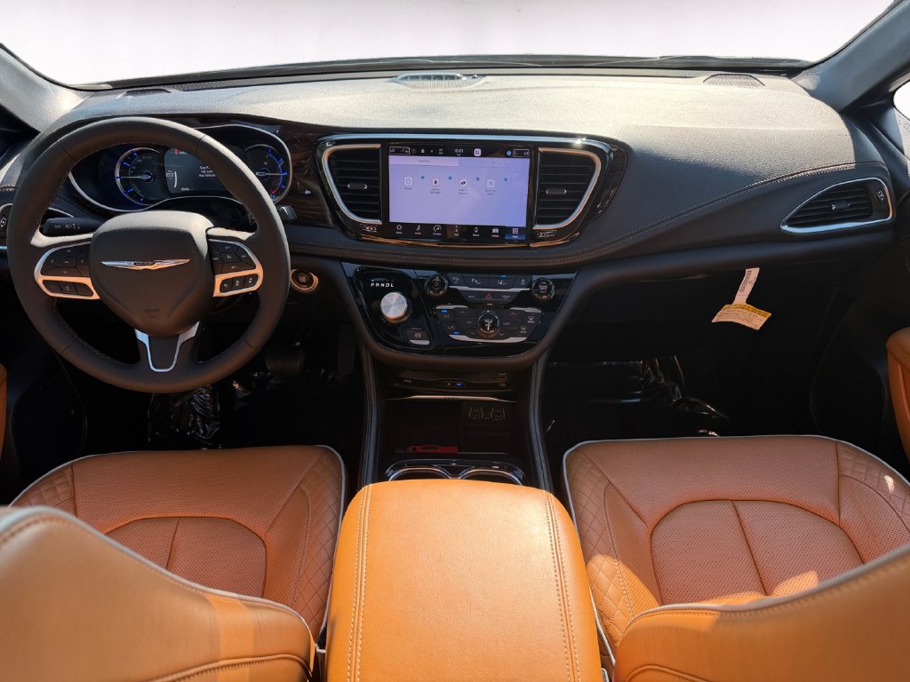 Used 2023 Chrysler Pacifica Pinnacle FWD image 10
