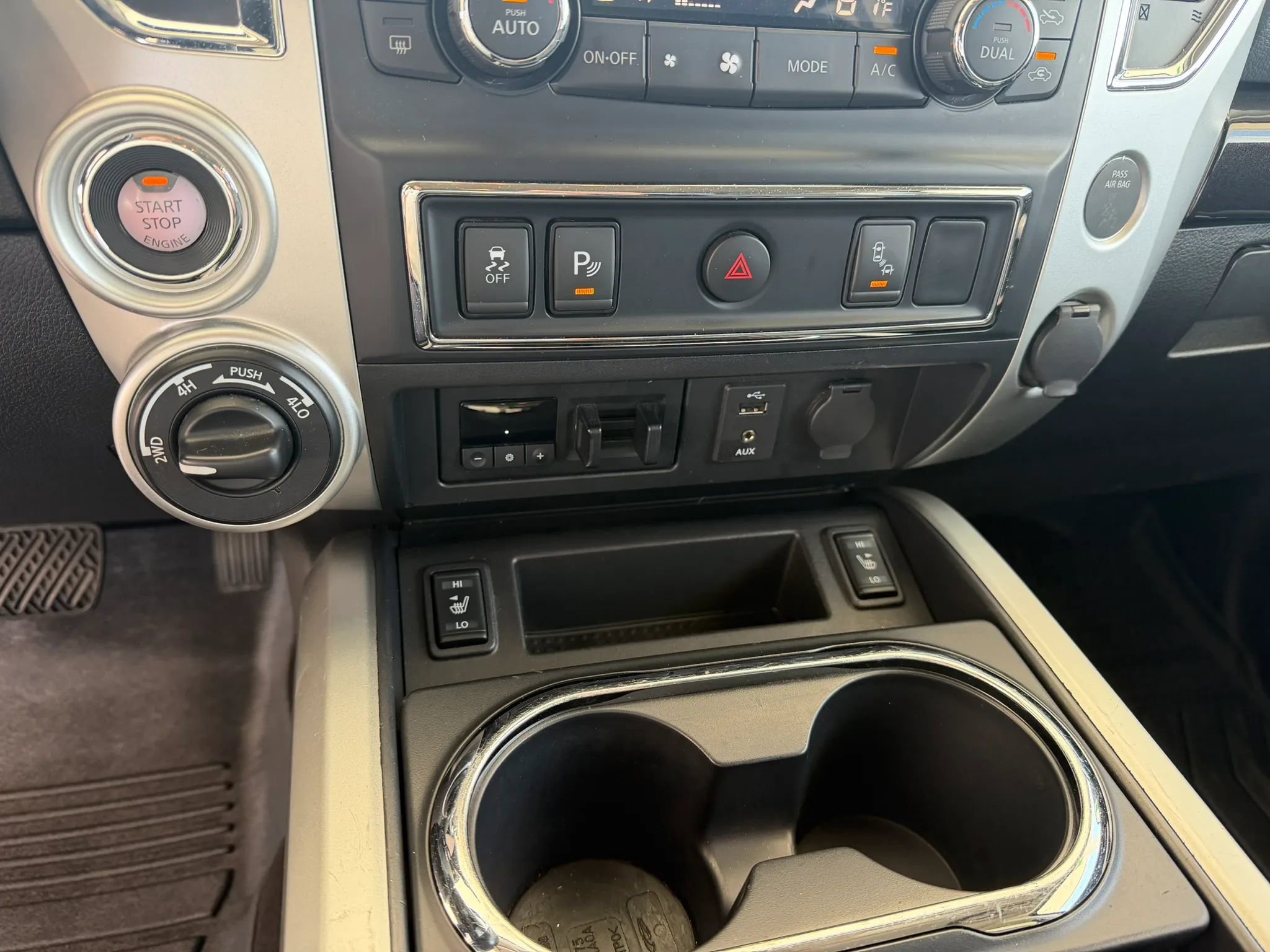Used 2018 Nissan Titan SV w/ SV Convenience Package AWD/4WD image 13
