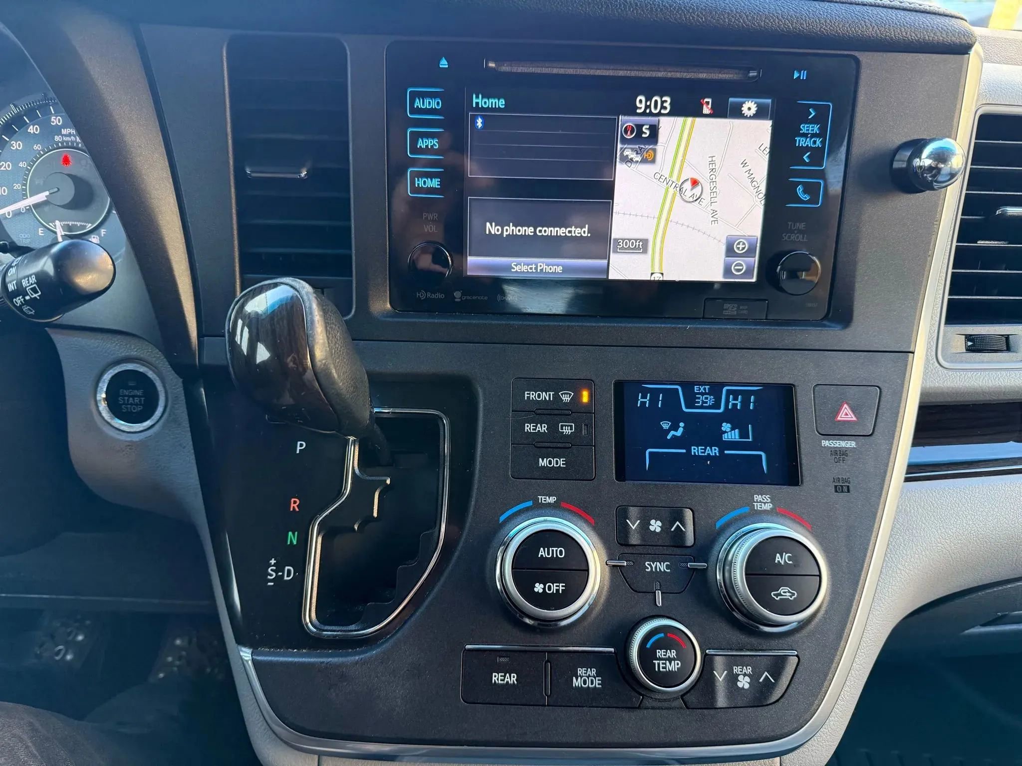 Used 2017 Toyota Sienna XLE w/ XLE Navigation Package AWD/4WD image 18