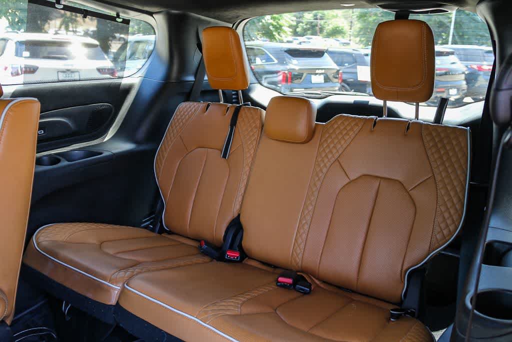 Used 2022 Chrysler Pacifica Pinnacle FWD image 18
