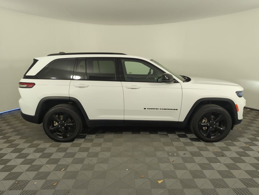 Used 2023 Jeep Grand Cherokee Altitude image 4