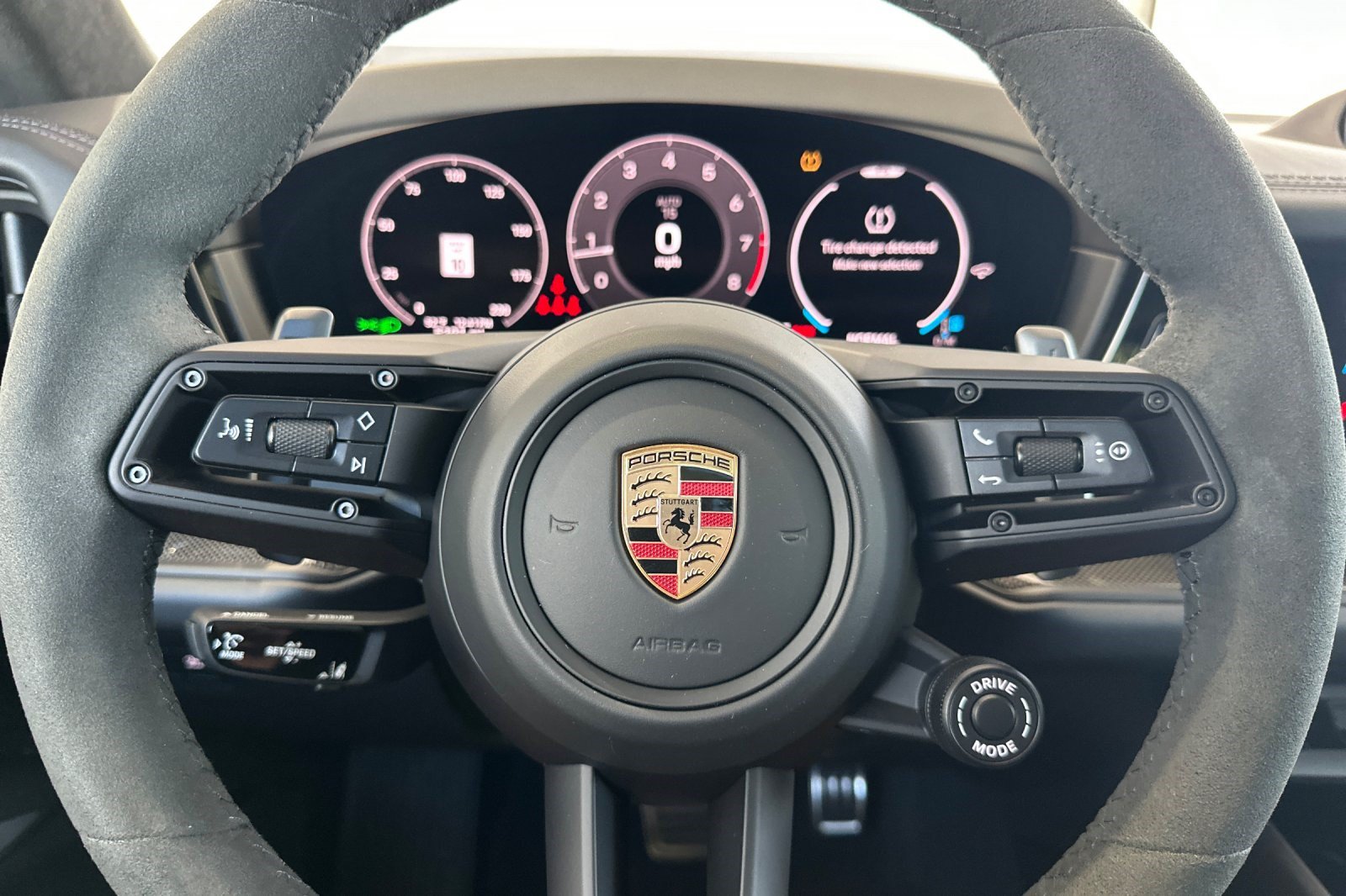 Used 2025 Porsche Cayenne GTS AWD/4WD image 31