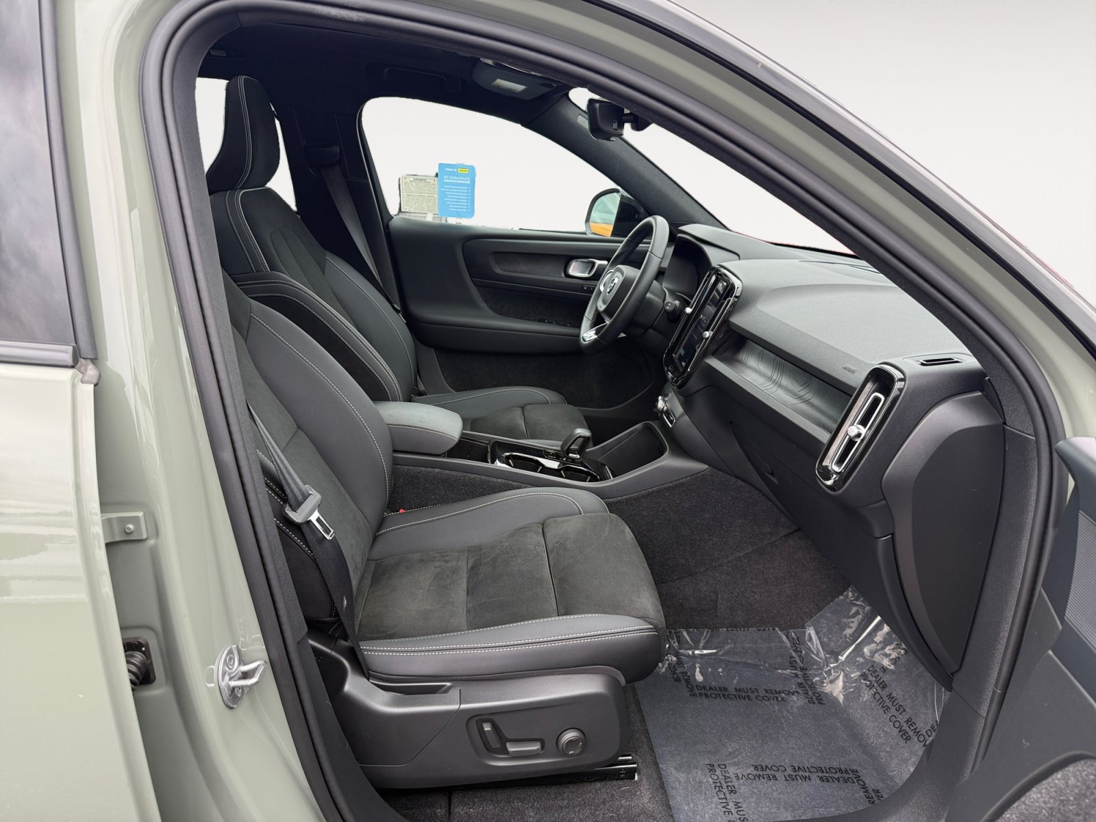 Used 2023 Volvo XC40 Recharge Plus AWD/4WD image 19