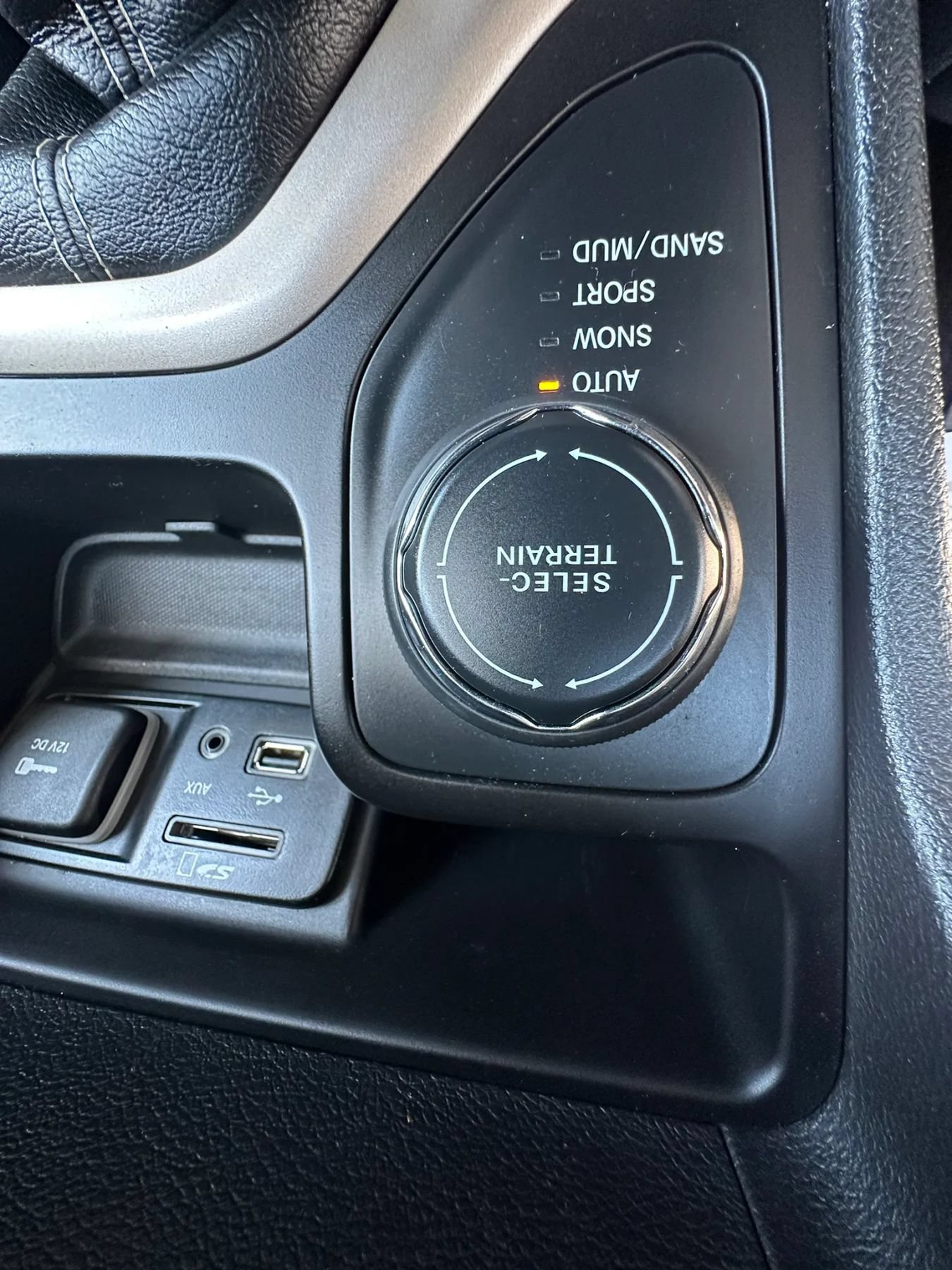 Used 2018 Jeep Cherokee Limited AWD/4WD image 19
