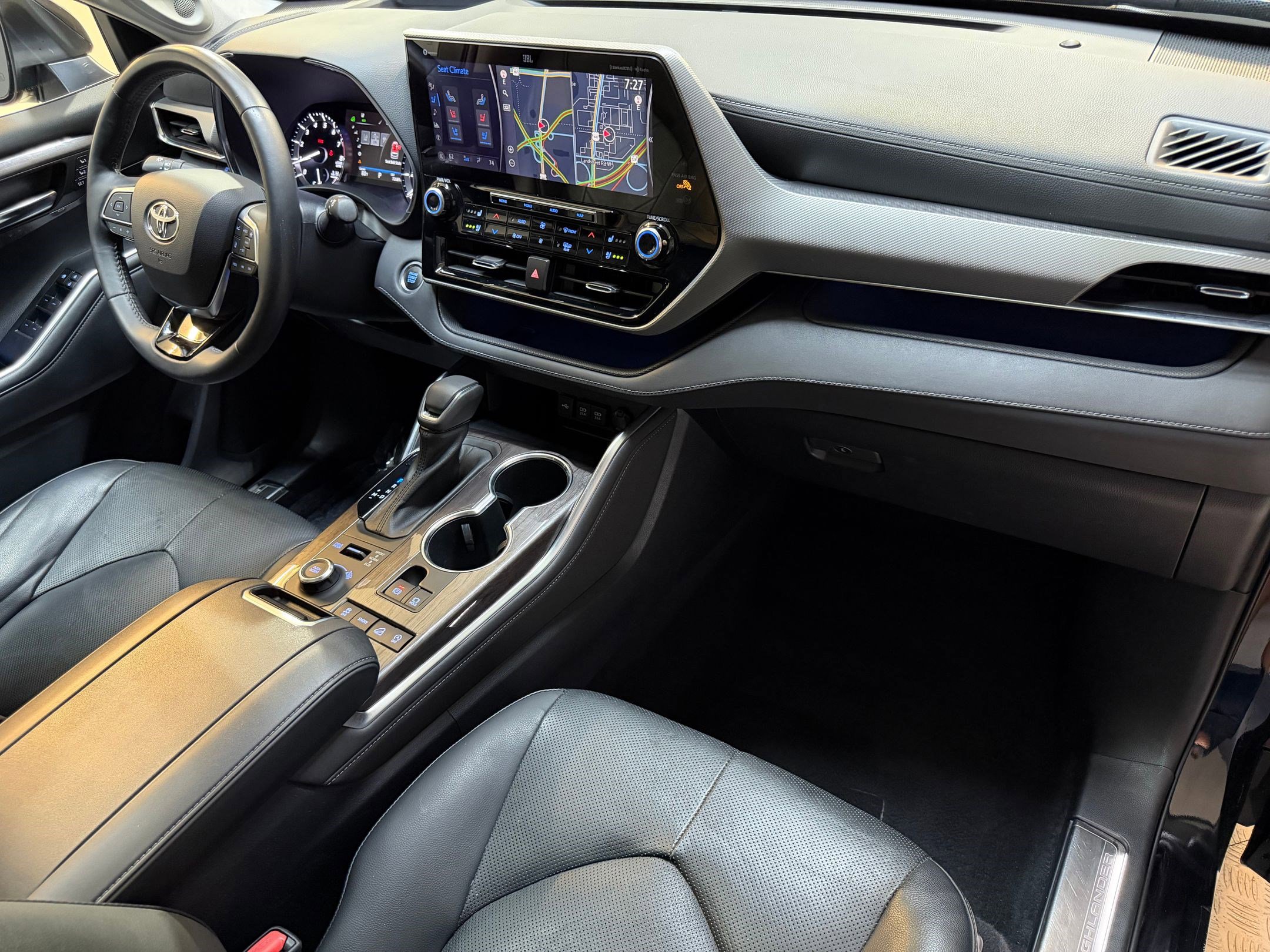 Used 2021 Toyota Highlander Platinum image 51