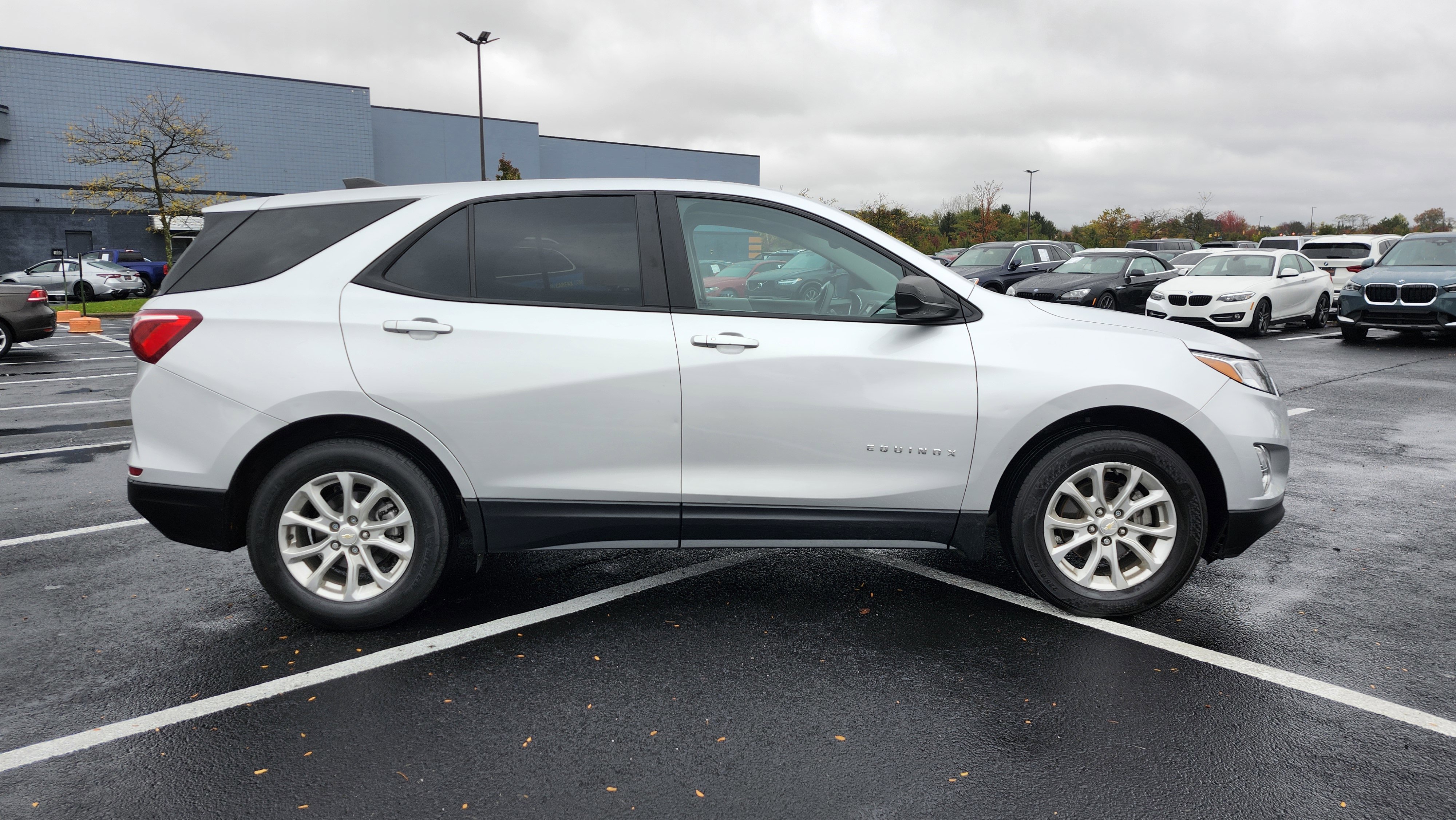 Used 2021 Chevrolet Equinox LS w/ LS Convenience Package image 11