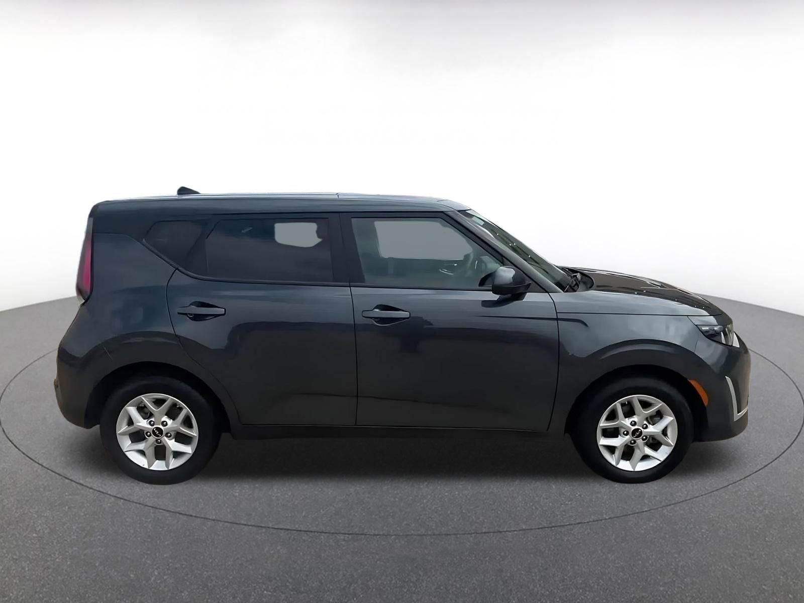 Used 2025 Kia Soul LX w/ LX Technology Package FWD image 16