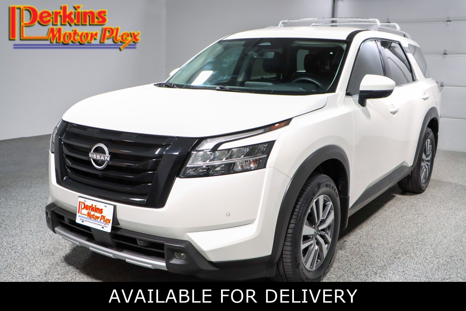 Used 2023 Nissan Pathfinder SL w/ Lighting Package (N92) FWD image 1