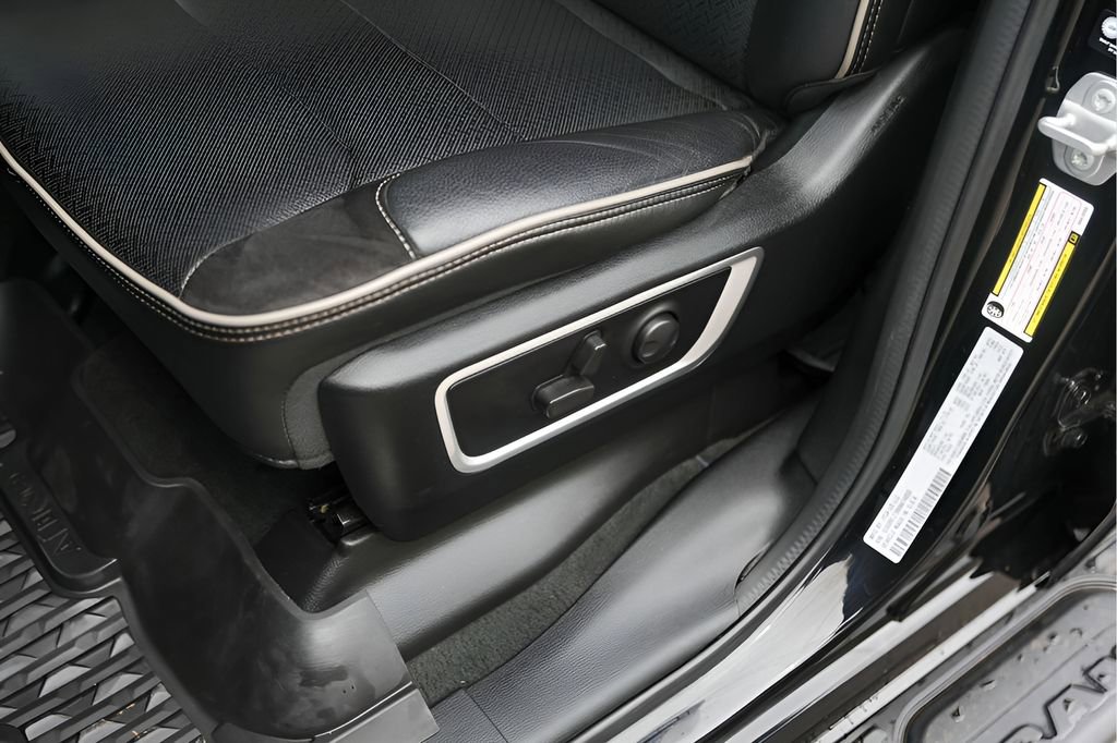 Used 2022 RAM 1500 Laramie AWD/4WD image 11