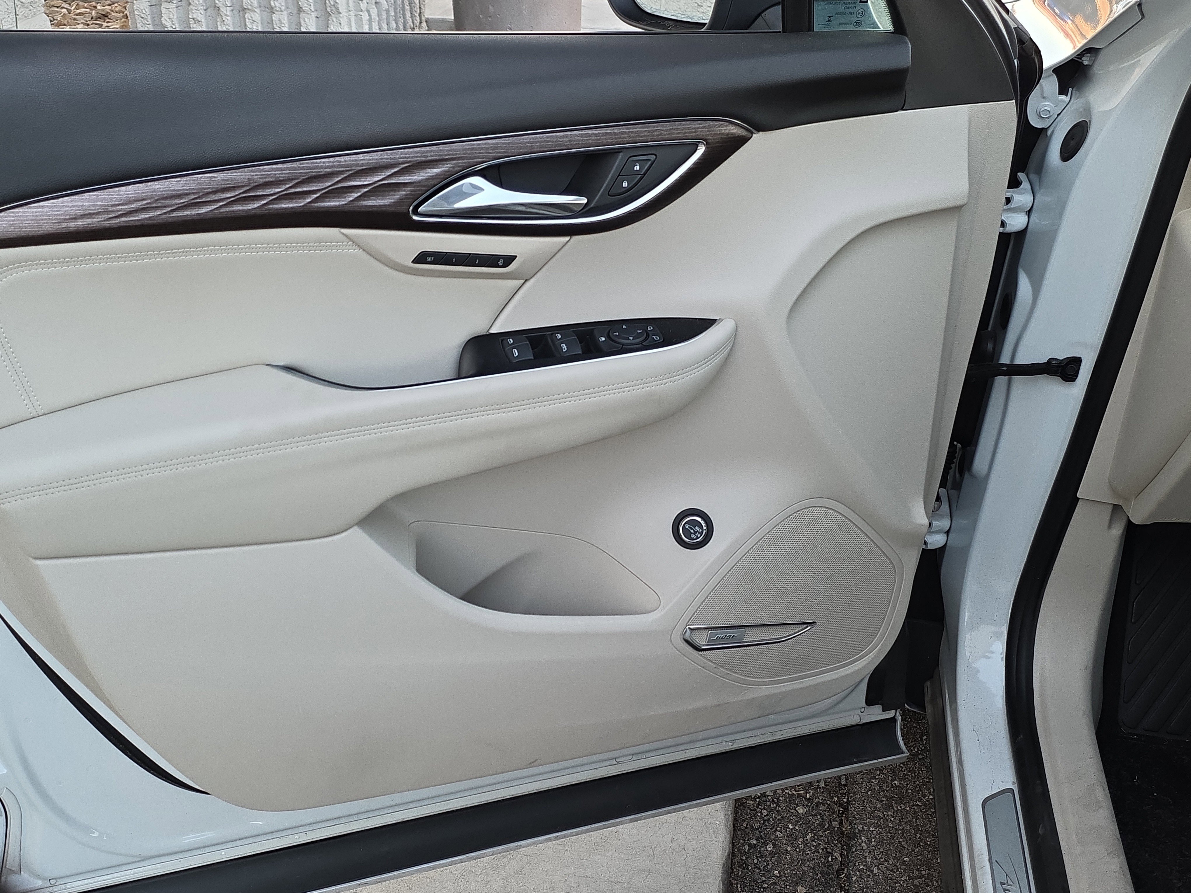 Used 2023 Buick Envision Avenir image 12