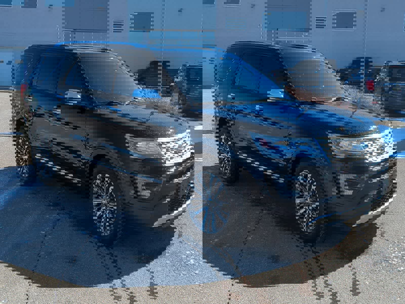 Used 2017 Ford Explorer Platinum image 2