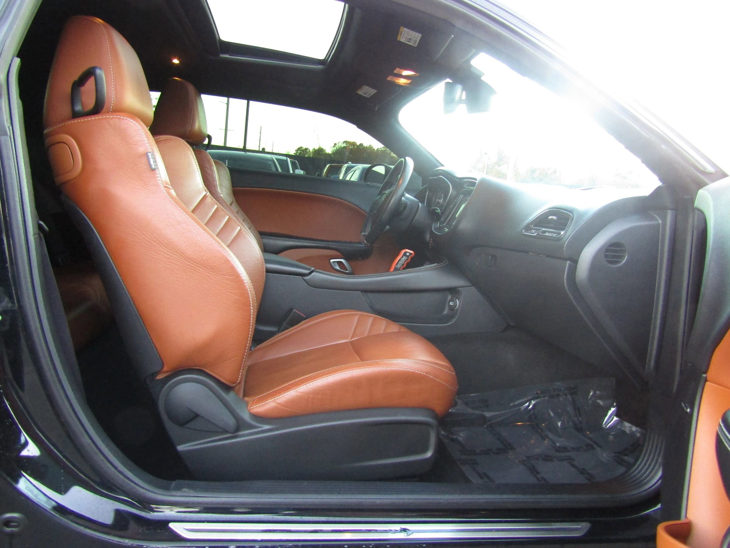 Used 2015 Dodge Challenger SRT w/ Technology Group image 10