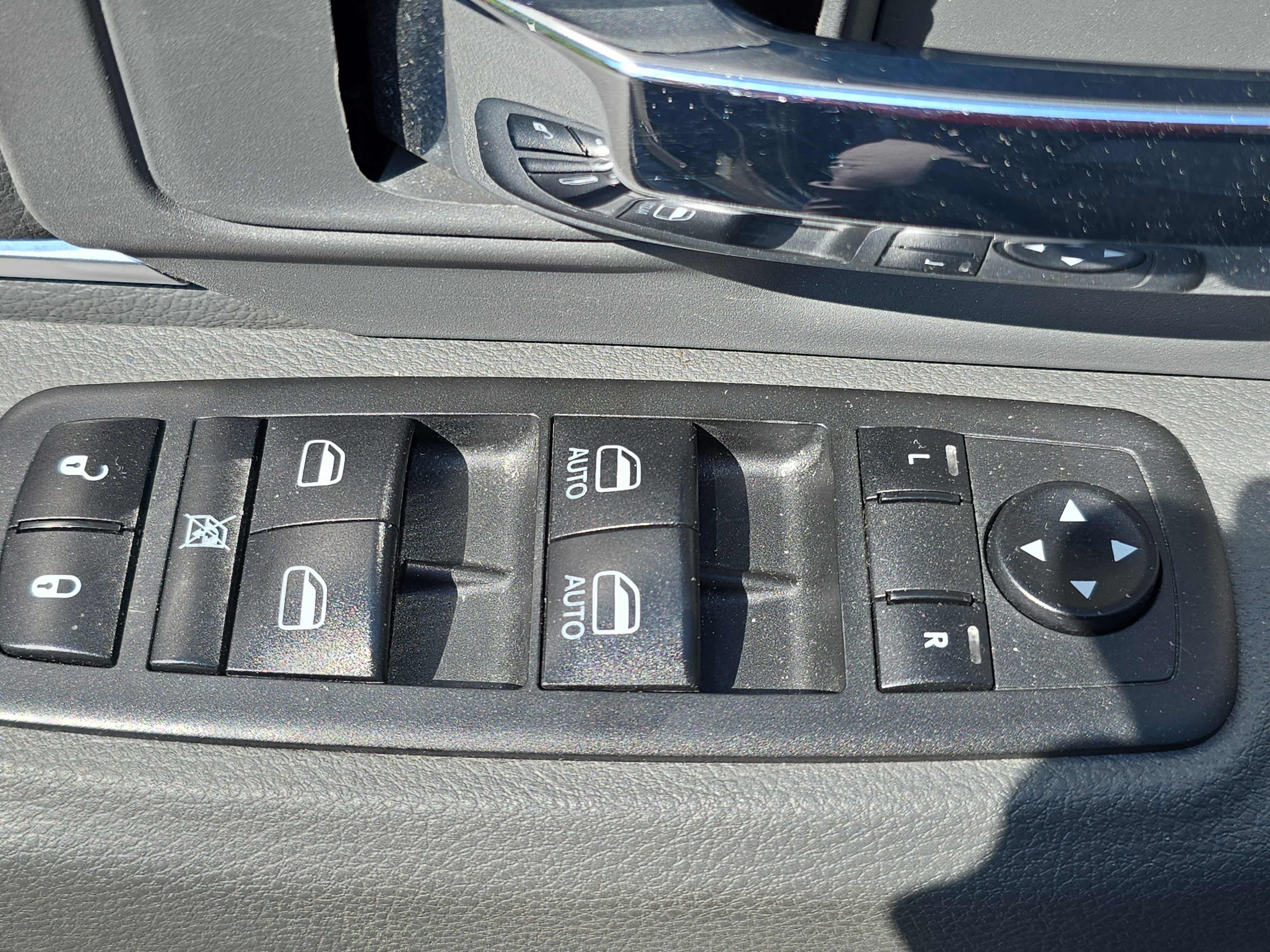Used 2019 RAM 1500 Classic SLT RWD image 26