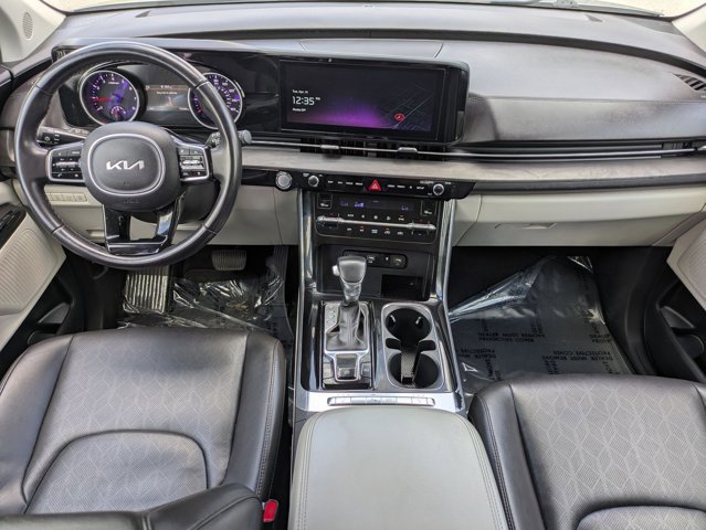 Used 2023 Kia Carnival EX image 18