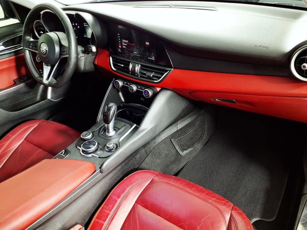 Used 2019 Alfa Romeo Giulia RWD image 12