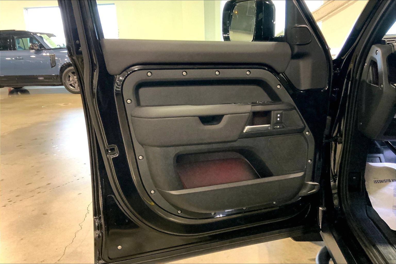 Certified 2025 Land Rover Defender 110 X-Dynamic SE AWD/4WD image 21