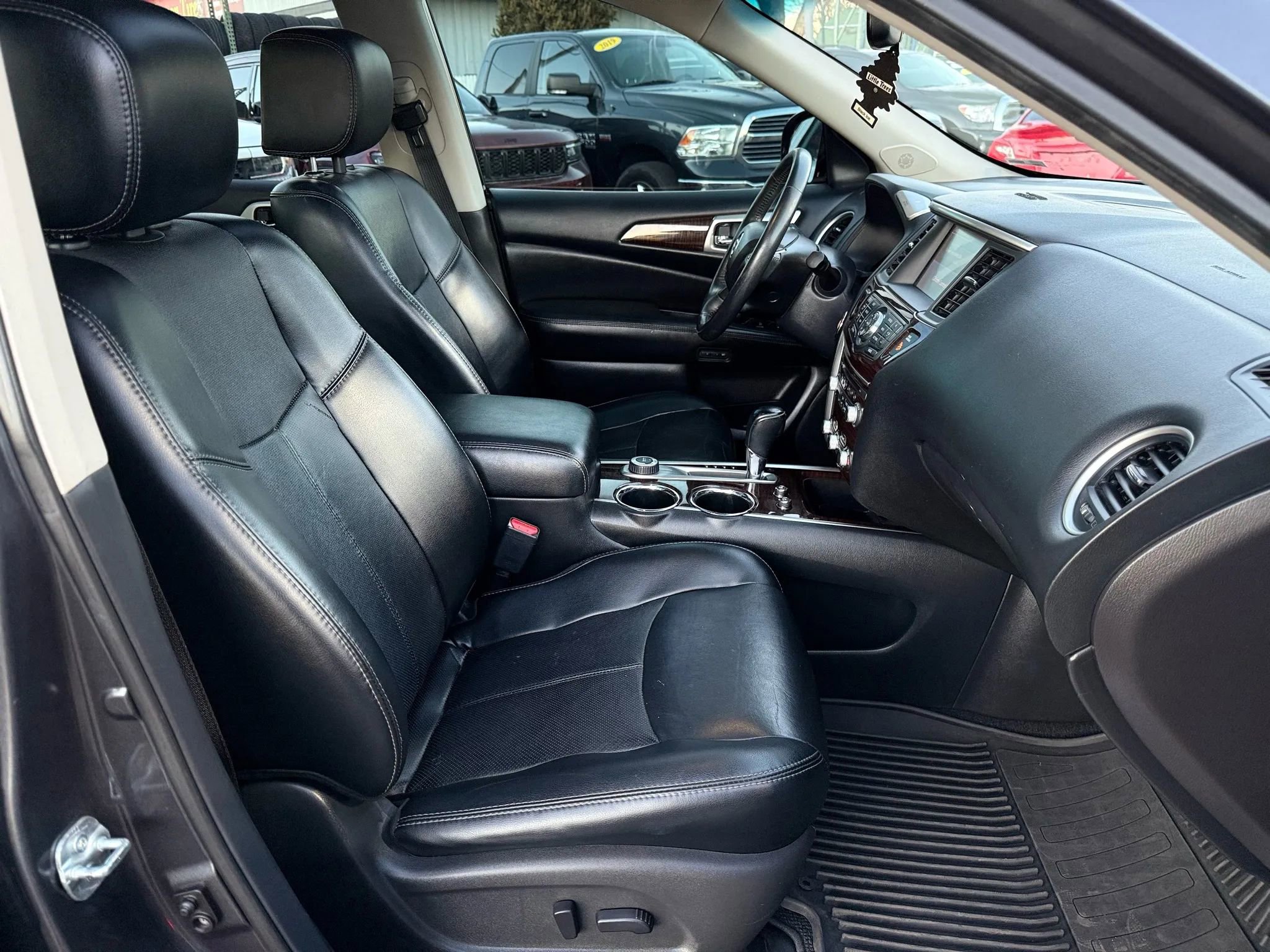 Used 2014 Nissan Pathfinder Platinum w/ Platinum Premium Package image 22