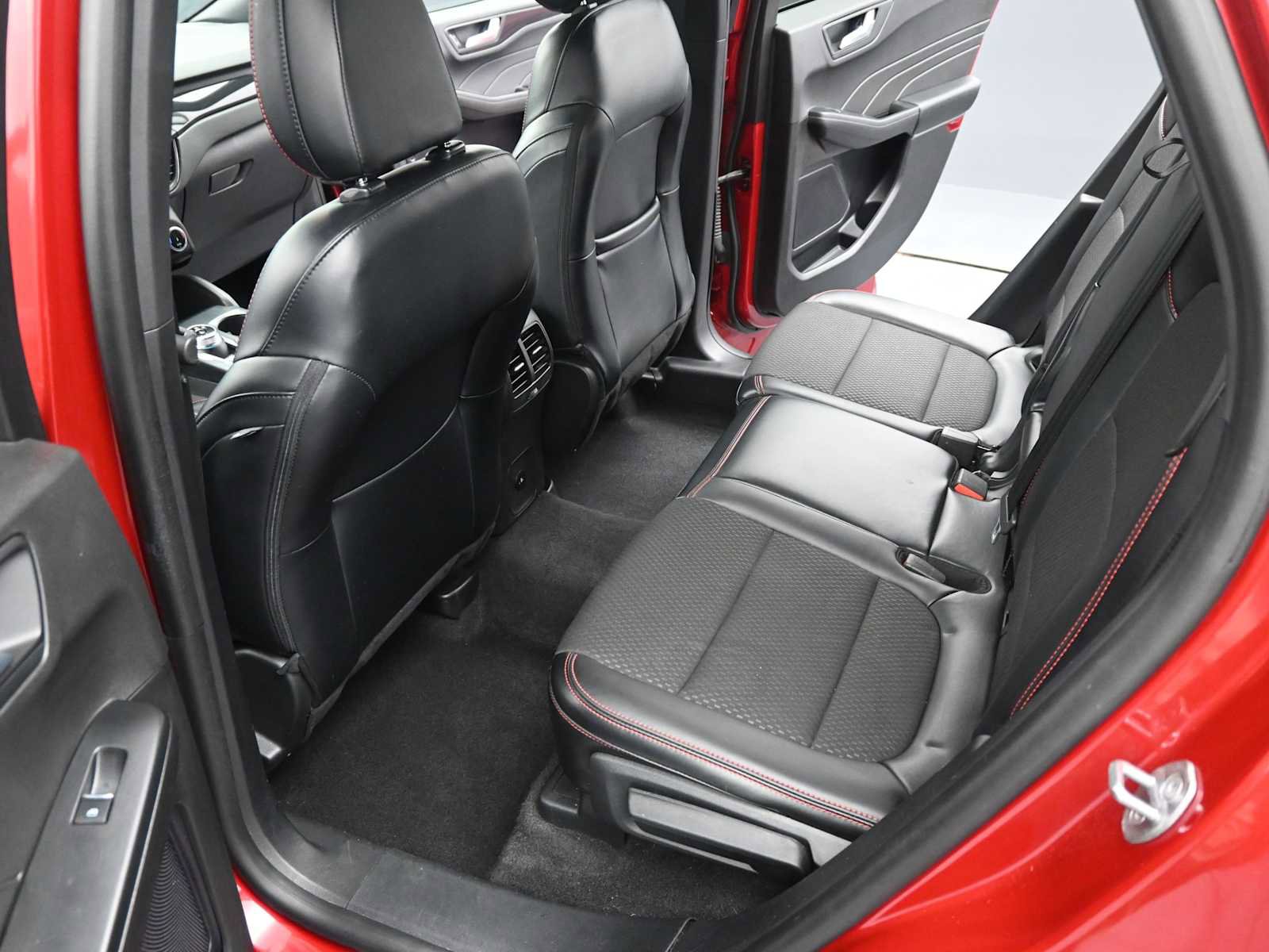 Used 2024 Ford Escape ST-Line image 13