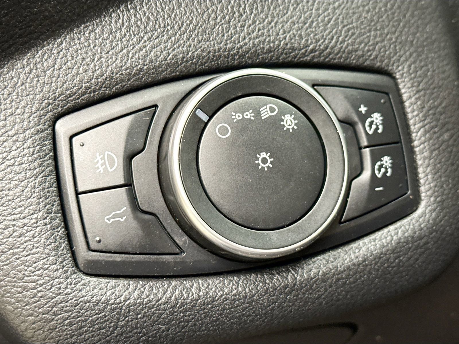 Used 2018 Ford Escape SEL image 12