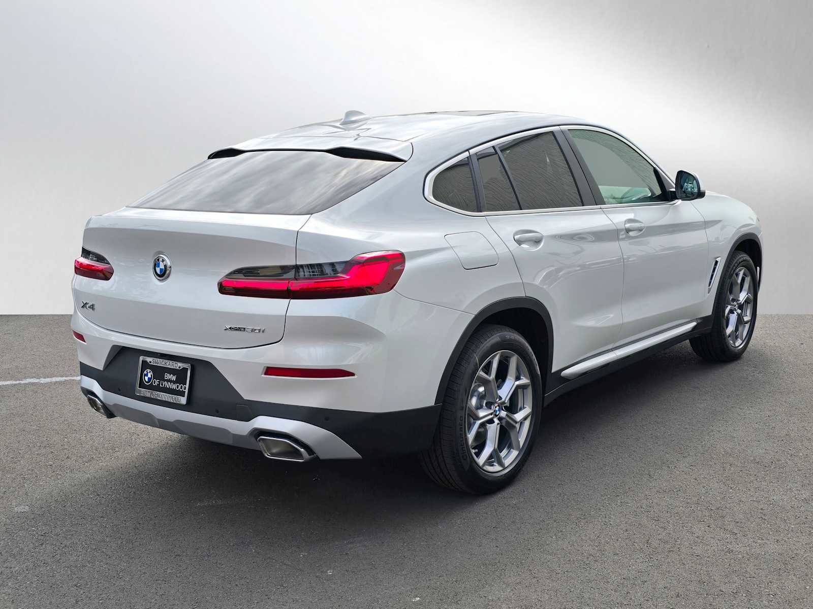 Used 2025 BMW X4 xDrive30i w/ Premium Package image 3