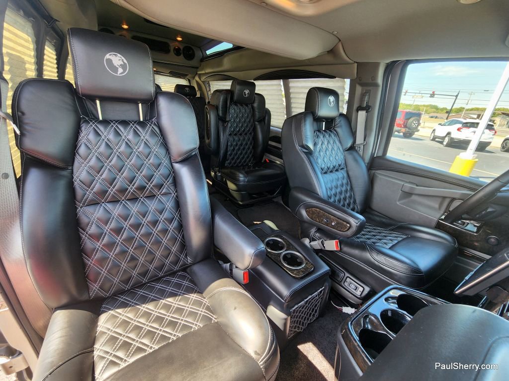 Used 2023 Chevrolet Express 2500 image 2