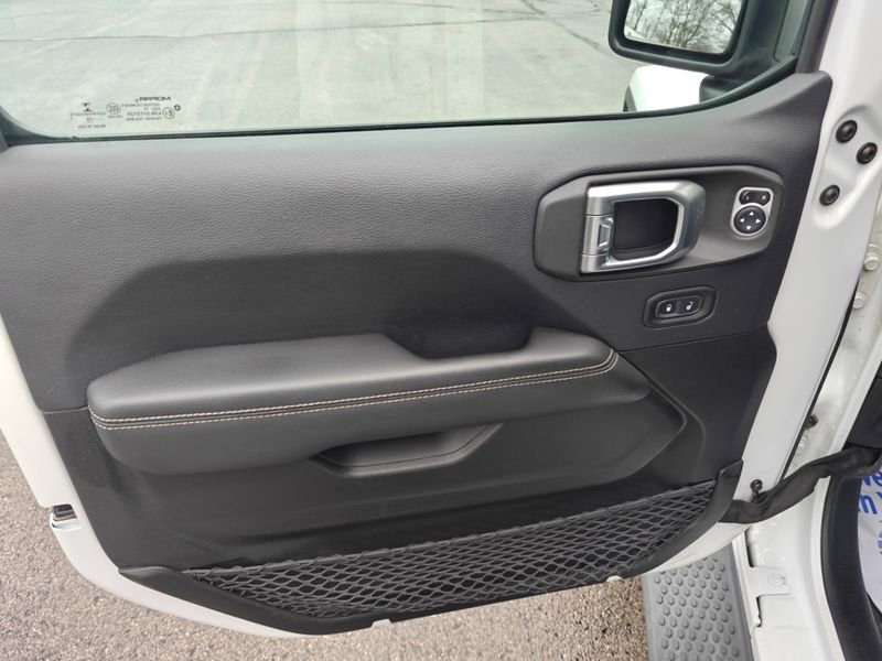 Used 2019 Jeep Wrangler Unlimited Sahara image 13