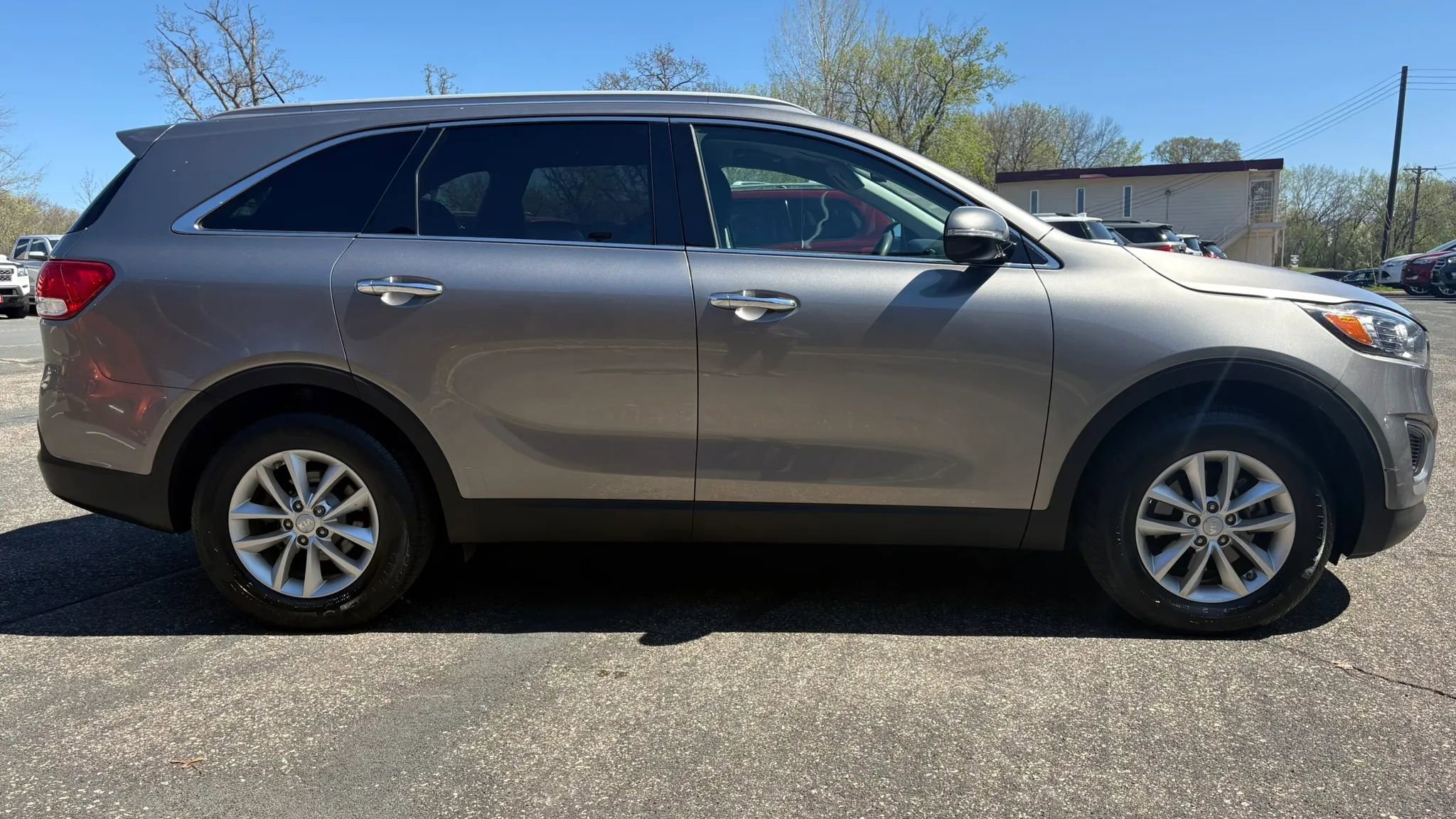 Used 2017 Kia Sorento FWD image 11