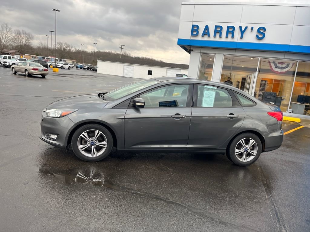 Used 2017 Ford Focus SE image 2