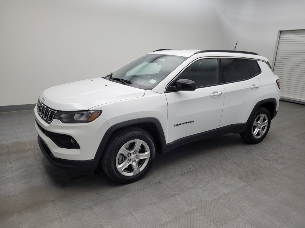 Used 2024 Jeep Compass Latitude image 2