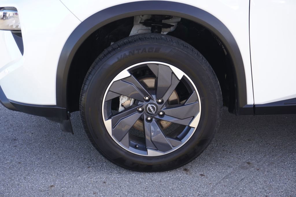 Used 2024 Nissan Rogue SV image 10