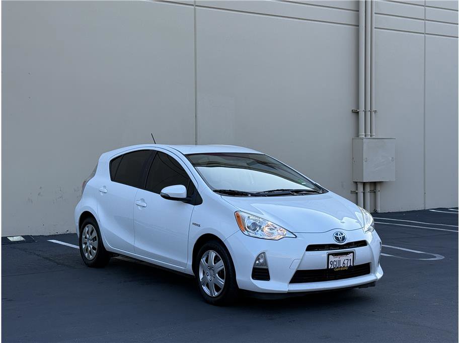 Used 2014 Toyota Prius C One image 3