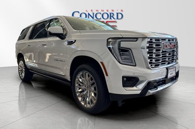 Used 2026 GMC Yukon XL Denali w/ Sun & Power Step Package AWD/4WD image 1