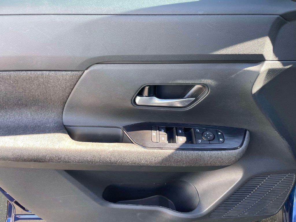 Used 2025 Nissan Kicks SV FWD image 18