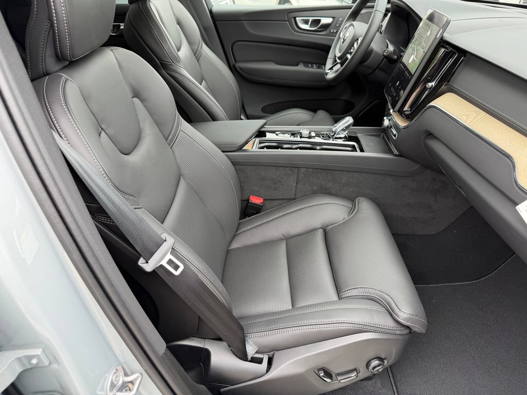New 2026 Volvo XC60 T8 Ultra w/ Climate Package AWD/4WD image 9