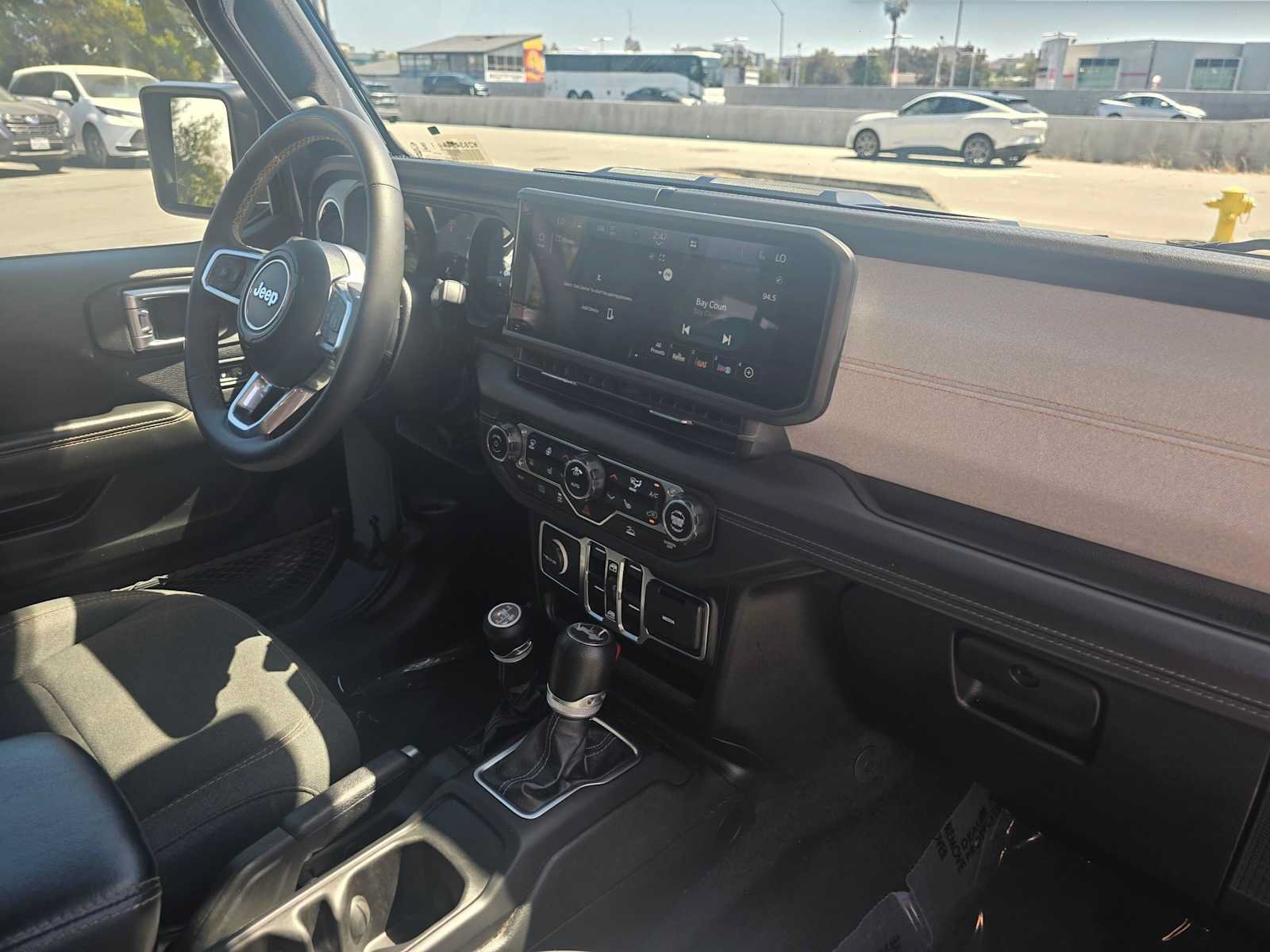 Used 2024 Jeep Wrangler Unlimited Sahara AWD/4WD image 11