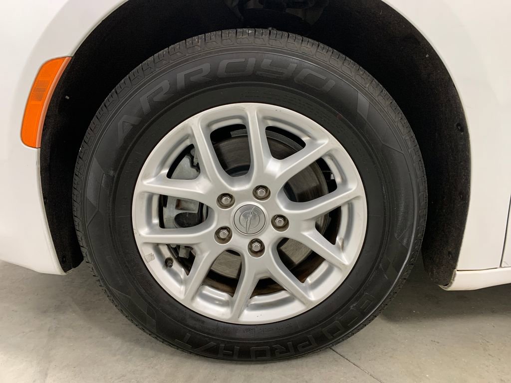Used 2020 Chrysler Pacifica Touring-L FWD video 2
