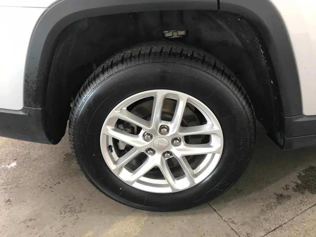 Used 2023 Jeep Grand Cherokee L Laredo image 37