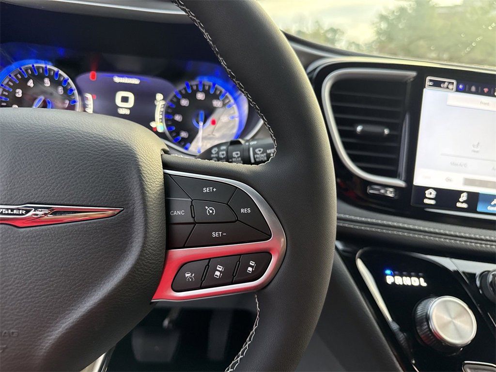 New 2026 Chrysler Pacifica Select image 15